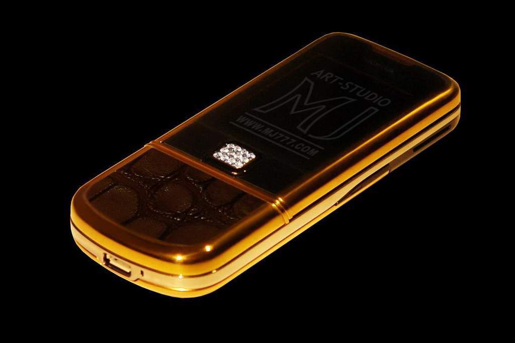MJ - Nokia 8800 Arte Gold Diamond Crocodile Leather Edition - Cayman Skin, Solid Gold 999, 24 Carat, Inlaid Brilliant 99 Cut, An entire 999 Phones.