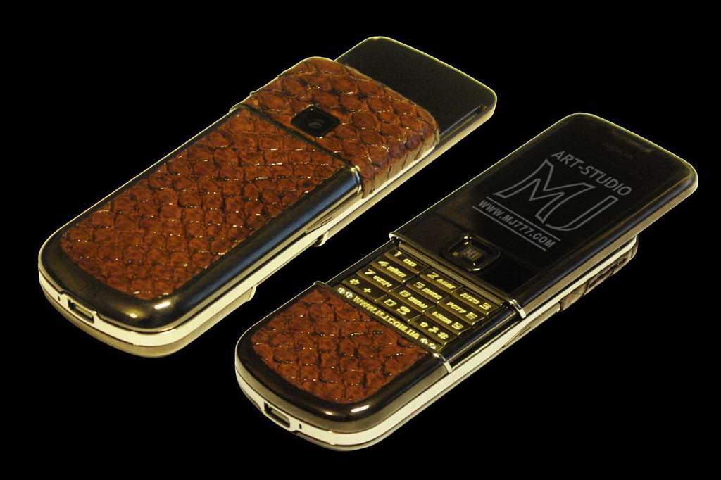 MJ - Nokia 8800 Arte Brown Diamond Leather Edition - Viper Skin or Python, Boa, Anaconda, Cobra. VIP Hi-Tech. Luxury Quality. Unique buttons from solid gold incrusted diamonds 57 cut. Tuning & Modding Mobile Phones.